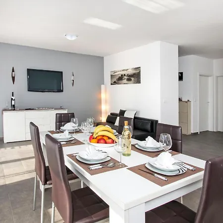 4 Bedroom Beautiful In *