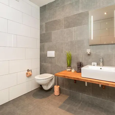 4 Bedroom Beautiful In Holiday home