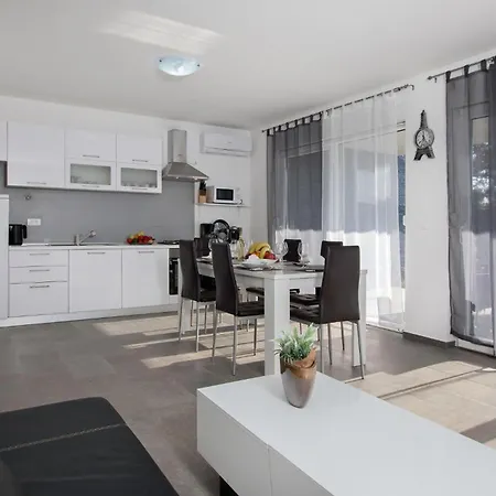 Holiday home 4 Bedroom Beautiful In *