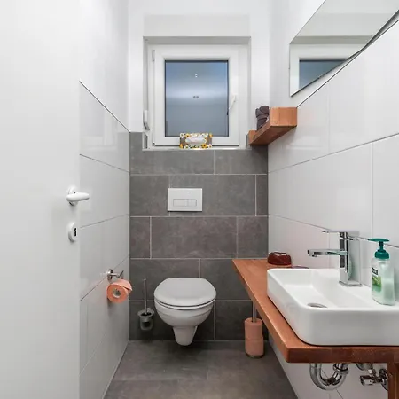 4 Bedroom Beautiful In *