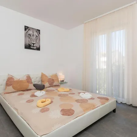 4 Bedroom Beautiful In