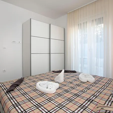 4 Bedroom Beautiful In Holiday home