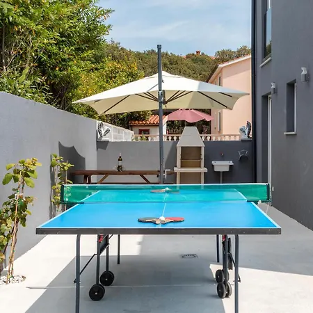 4 Bedroom Beautiful In Holiday home *