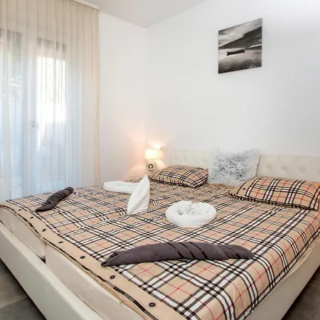 Holiday home 4 Bedroom Beautiful In *