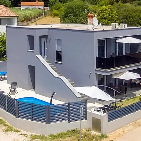 4 Bedroom Beautiful In Holiday home Peroj