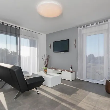 4 Bedroom Beautiful In Holiday home Peroj